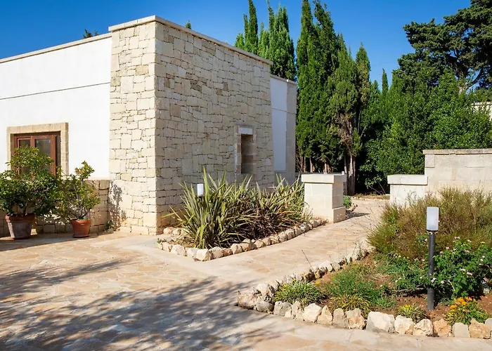 Hotel Masseria L'uliveto Agri 3*