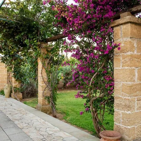 Hotel Masseria L'uliveto Agri 3*