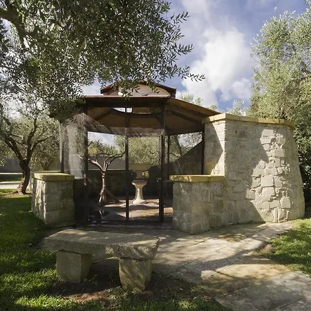 Hotel Masseria L'uliveto Agri 3*