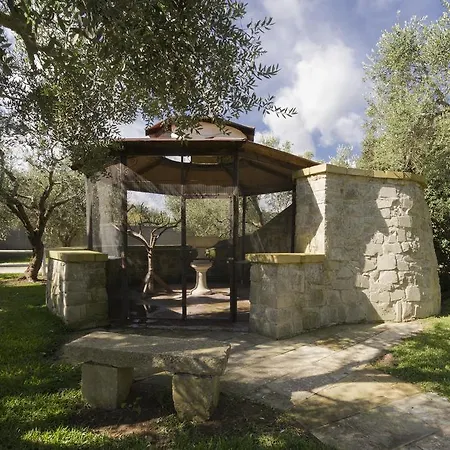 מלון Masseria L'uliveto Agri 3*